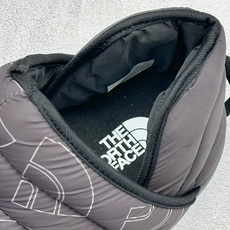 The North Face 北面一脚蹬高帮保暖棉鞋 秋冬懒人刚需款,居家、露营、日常出行一双搞定✨ ✅经典绗缝面料,具 The North Face 北面一脚蹬高帮保暖棉鞋 秋冬懒人刚需款,居家、露营、日常出行一双搞定✨ ✅经典绗缝面料,具