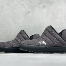 The North Face 北面一脚蹬高帮保暖棉鞋 秋冬懒人刚需款,居家、露营、日常出行一双搞定✨ ✅经典绗缝面料,具 The North Face 北面一脚蹬高帮保暖棉鞋 秋冬懒人刚需款,居家、露营、日常出行一双搞定✨ ✅经典绗缝面料,具