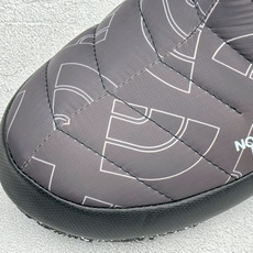 The North Face 北面一脚蹬高帮保暖棉鞋 秋冬懒人刚需款,居家、露营、日常出行一双搞定✨ ✅经典绗缝面料,具 The North Face 北面一脚蹬高帮保暖棉鞋 秋冬懒人刚需款,居家、露营、日常出行一双搞定✨ ✅经典绗缝面料,具