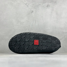 The North Face 北面一脚蹬高帮保暖棉鞋 秋冬懒人刚需款,居家、露营、日常出行一双搞定✨ ✅经典绗缝面料,具 The North Face 北面一脚蹬高帮保暖棉鞋 秋冬懒人刚需款,居家、露营、日常出行一双搞定✨ ✅经典绗缝面料,具