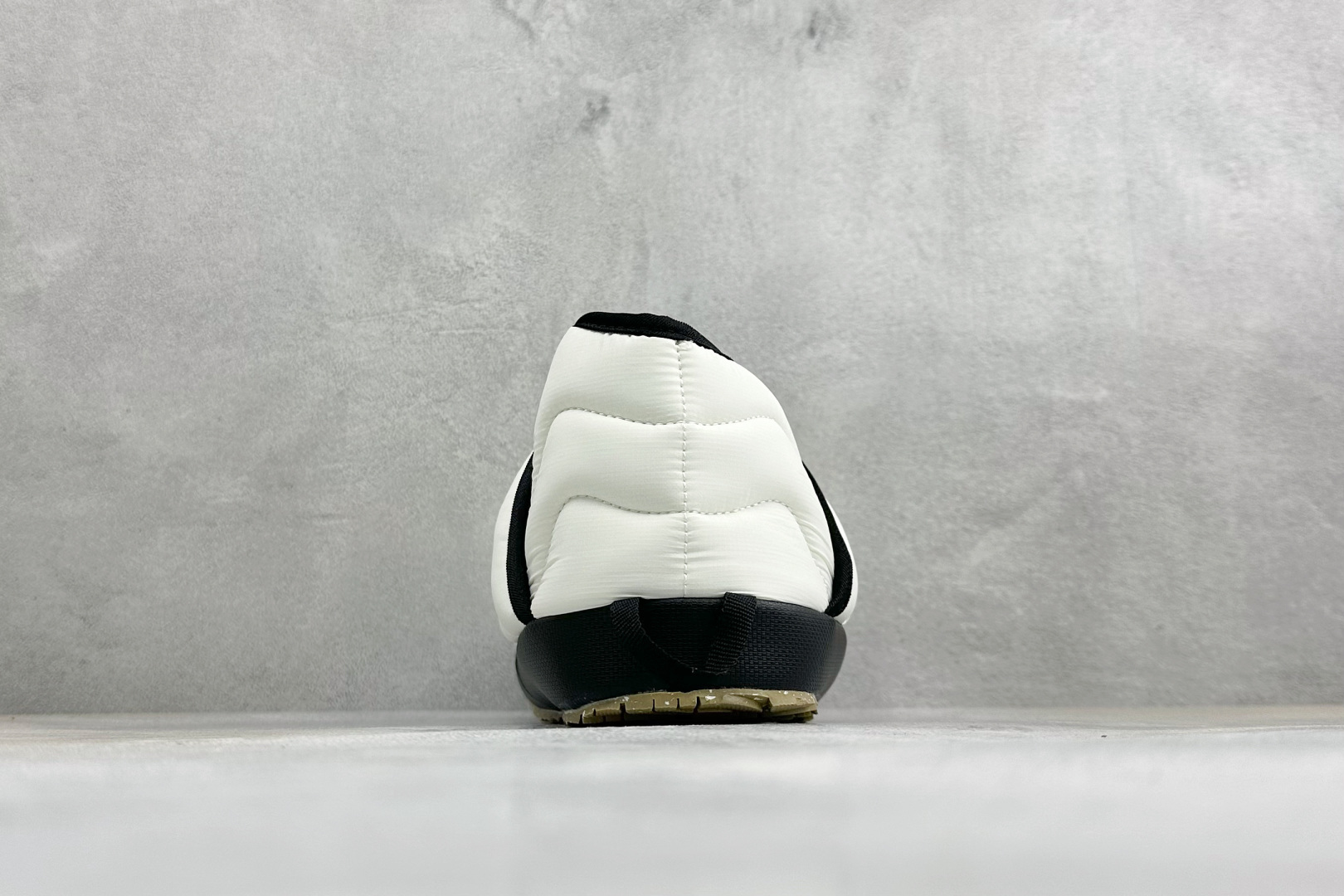 The North Face 北面一脚蹬高帮保暖棉鞋 秋冬懒人刚需款，居家、露营、日常出行一双搞定✨ ✅经典绗缝面料，具