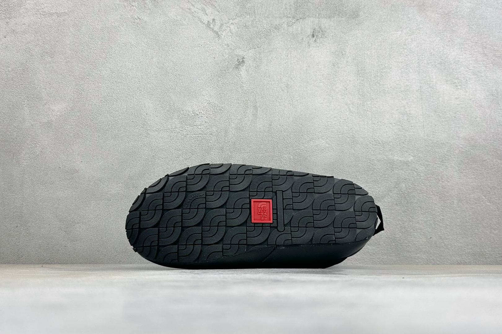 The North Face 北面一脚蹬高帮保暖棉鞋 秋冬懒人刚需款，居家、露营、日常出行一双搞定✨ ✅经典绗缝面料，具