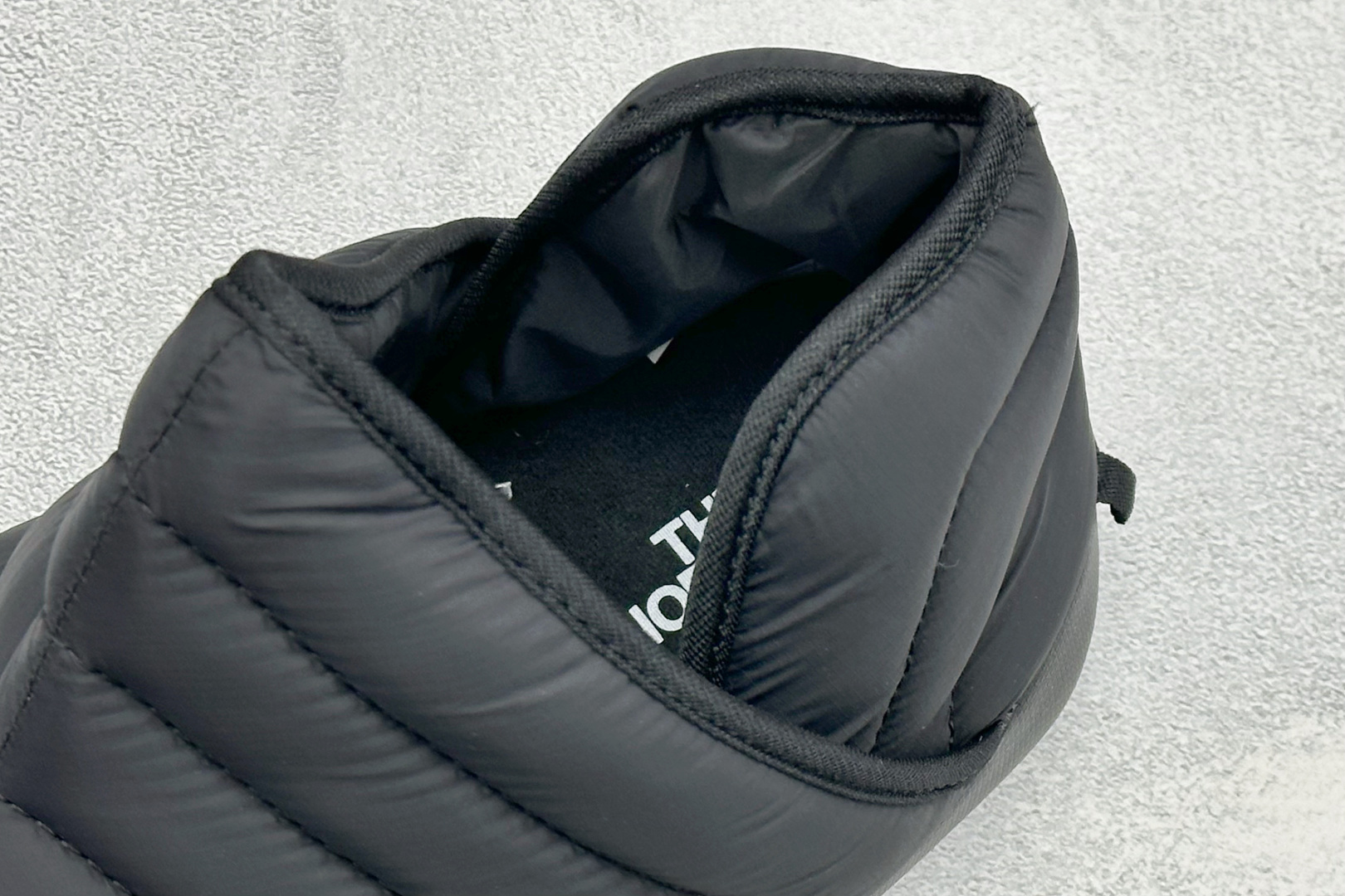 The North Face 北面一脚蹬高帮保暖棉鞋 秋冬懒人刚需款，居家、露营、日常出行一双搞定✨ ✅经典绗缝面料，具
