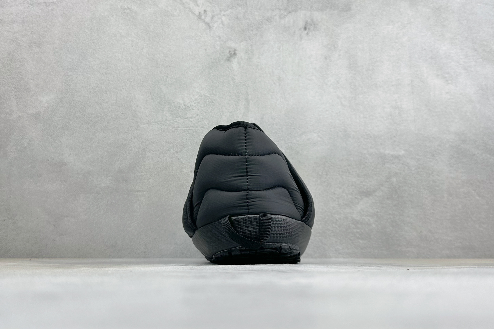 The North Face 北面一脚蹬高帮保暖棉鞋 秋冬懒人刚需款，居家、露营、日常出行一双搞定✨ ✅经典绗缝面料，具