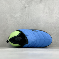 The North Face 北面一脚蹬高帮保暖棉鞋 秋冬懒人刚需款,居家、露营、日常出行一双搞定✨ ✅经典绗缝面料,具 The North Face 北面一脚蹬高帮保暖棉鞋 秋冬懒人刚需款,居家、露营、日常出行一双搞定✨ ✅经典绗缝面料,具
