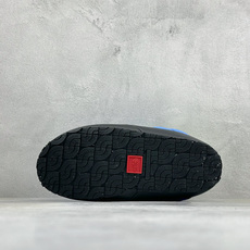 The North Face 北面一脚蹬高帮保暖棉鞋 秋冬懒人刚需款,居家、露营、日常出行一双搞定✨ ✅经典绗缝面料,具 The North Face 北面一脚蹬高帮保暖棉鞋 秋冬懒人刚需款,居家、露营、日常出行一双搞定✨ ✅经典绗缝面料,具