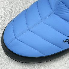 The North Face 北面一脚蹬高帮保暖棉鞋 秋冬懒人刚需款,居家、露营、日常出行一双搞定✨ ✅经典绗缝面料,具 The North Face 北面一脚蹬高帮保暖棉鞋 秋冬懒人刚需款,居家、露营、日常出行一双搞定✨ ✅经典绗缝面料,具