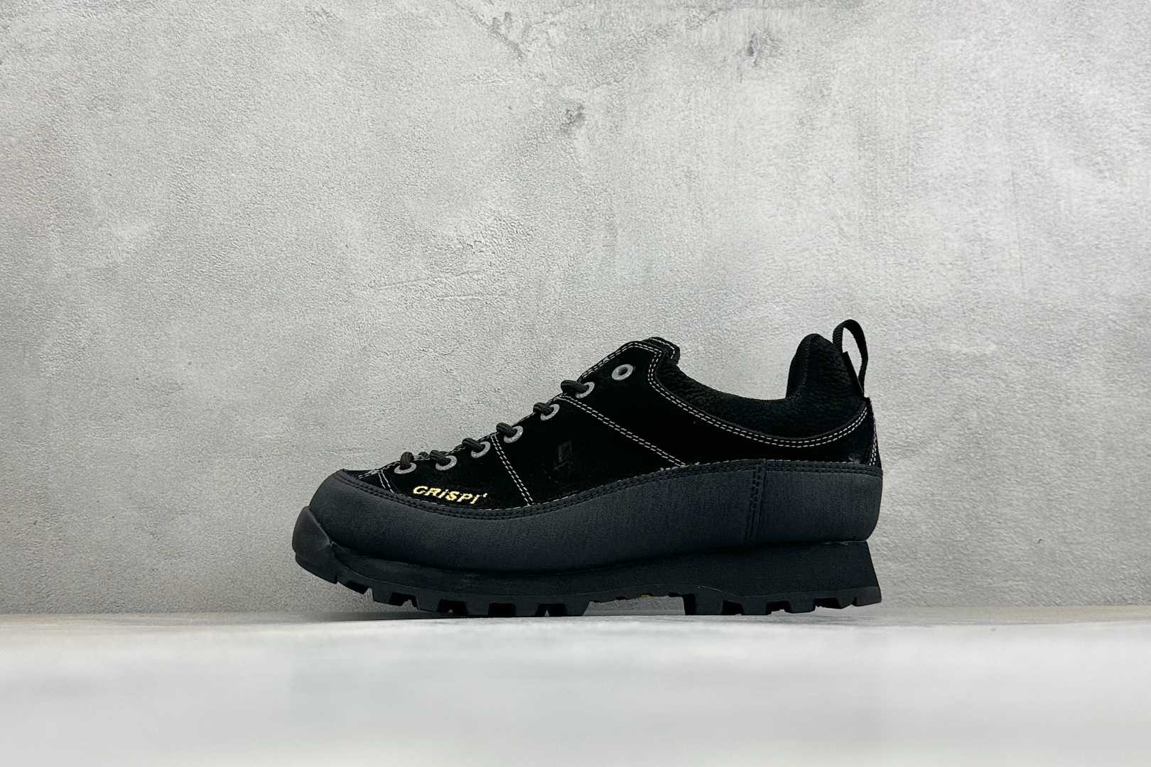 CRISPI Monaco 摩纳哥 GTX 登山 耐磨防水 户外功能鞋 CRISPI是一款登山鞋品牌，公司依靠的是对于制