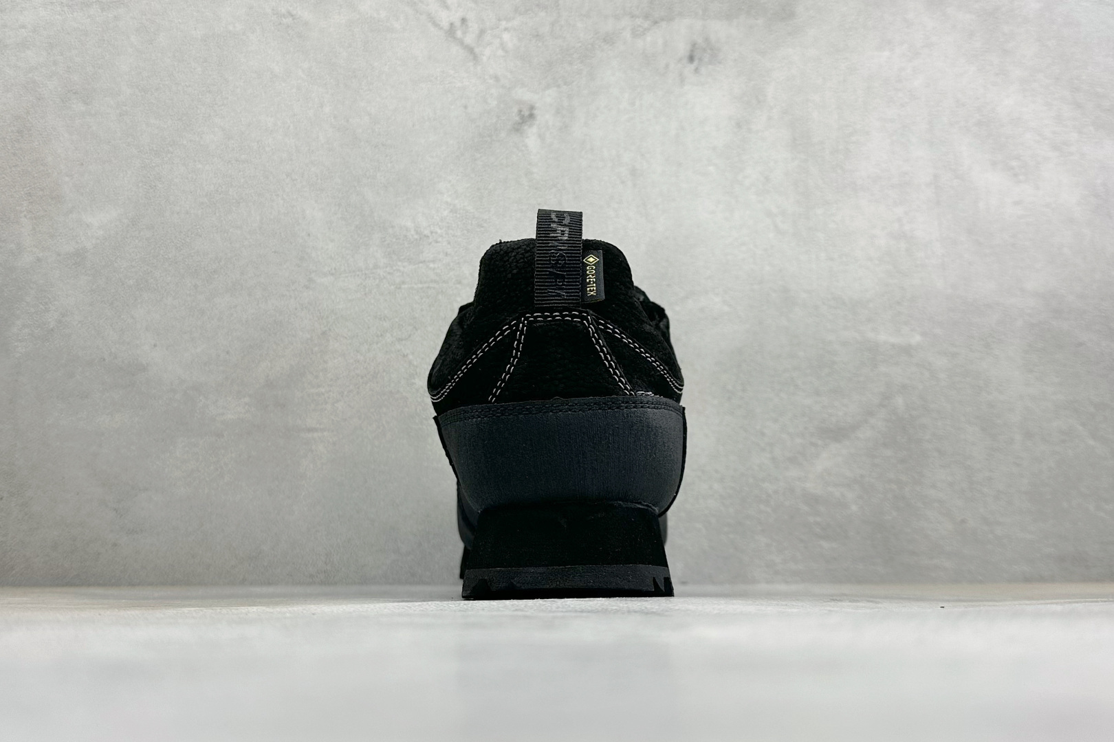 CRISPI Monaco 摩纳哥 GTX 登山 耐磨防水 户外功能鞋 CRISPI是一款登山鞋品牌，公司依靠的是对于制