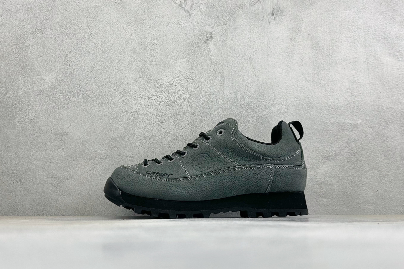 CRISPI Monaco 摩纳哥 GTX 登山 耐磨防水 户外功能鞋 CRISPI是一款登山鞋品牌，公司依靠的是对于制
