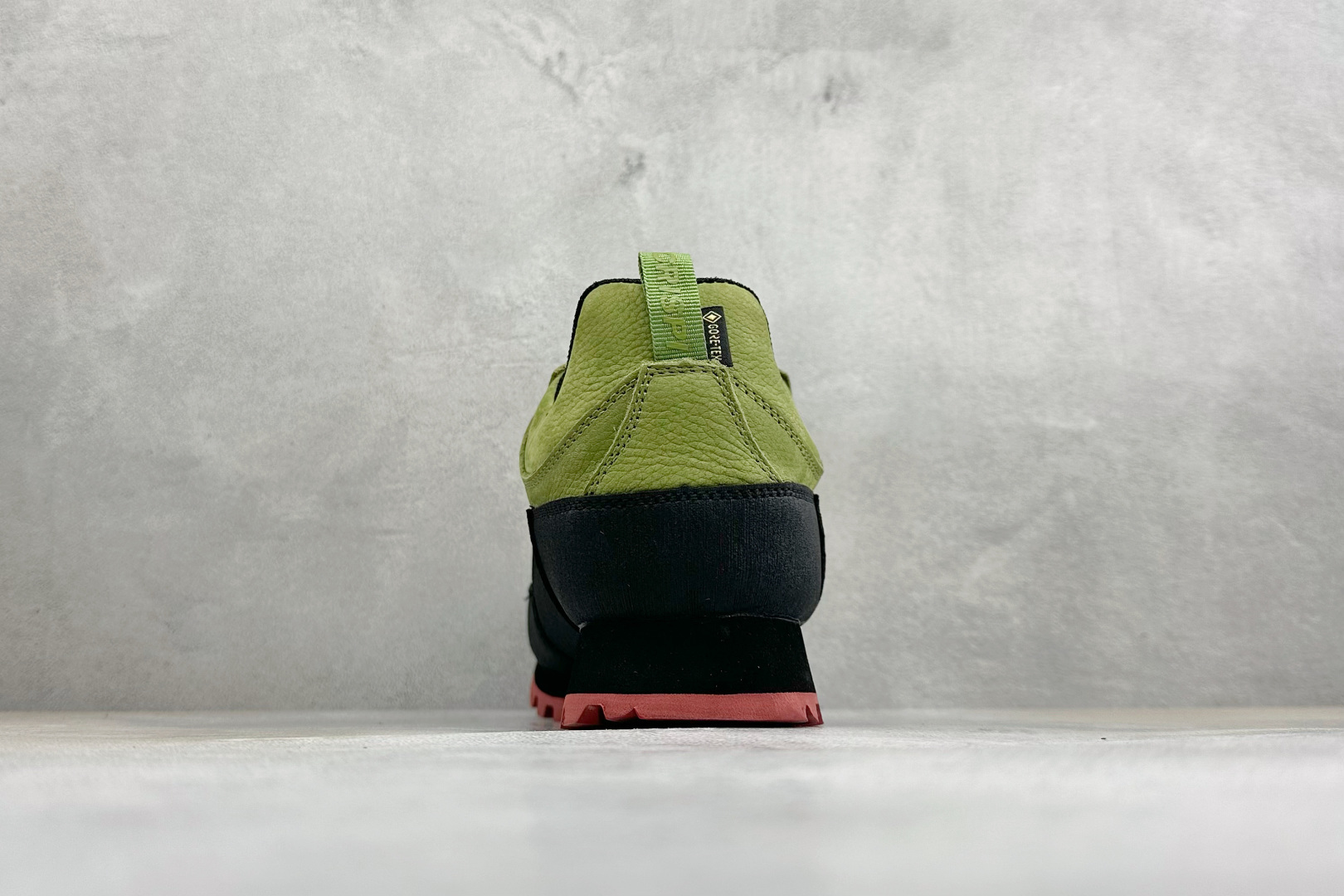 CRISPI Monaco 摩纳哥 GTX 登山 耐磨防水 户外功能鞋 CRISPI是一款登山鞋品牌，公司依靠的是对于制