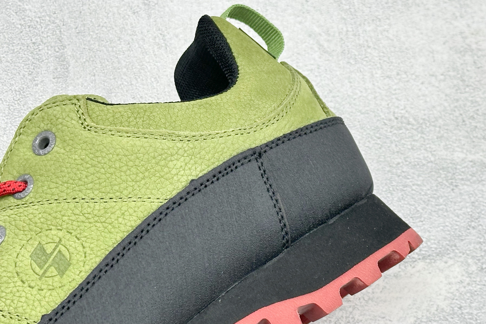 CRISPI Monaco 摩纳哥 GTX 登山 耐磨防水 户外功能鞋 CRISPI是一款登山鞋品牌，公司依靠的是对于制