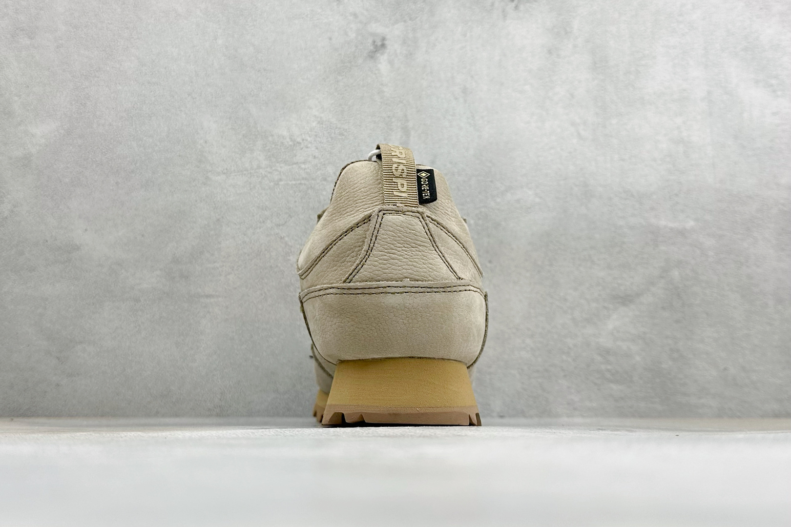 CRISPI Monaco 摩纳哥 GTX 登山 耐磨防水 户外功能鞋 CRISPI是一款登山鞋品牌，公司依靠的是对于制