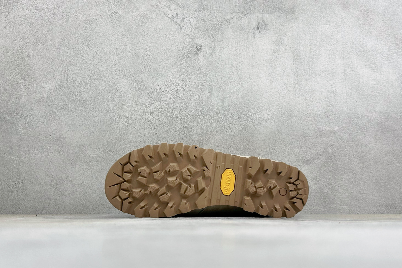 CRISPI Monaco 摩纳哥 GTX 登山 耐磨防水 户外功能鞋 CRISPI是一款登山鞋品牌，公司依靠的是对于制