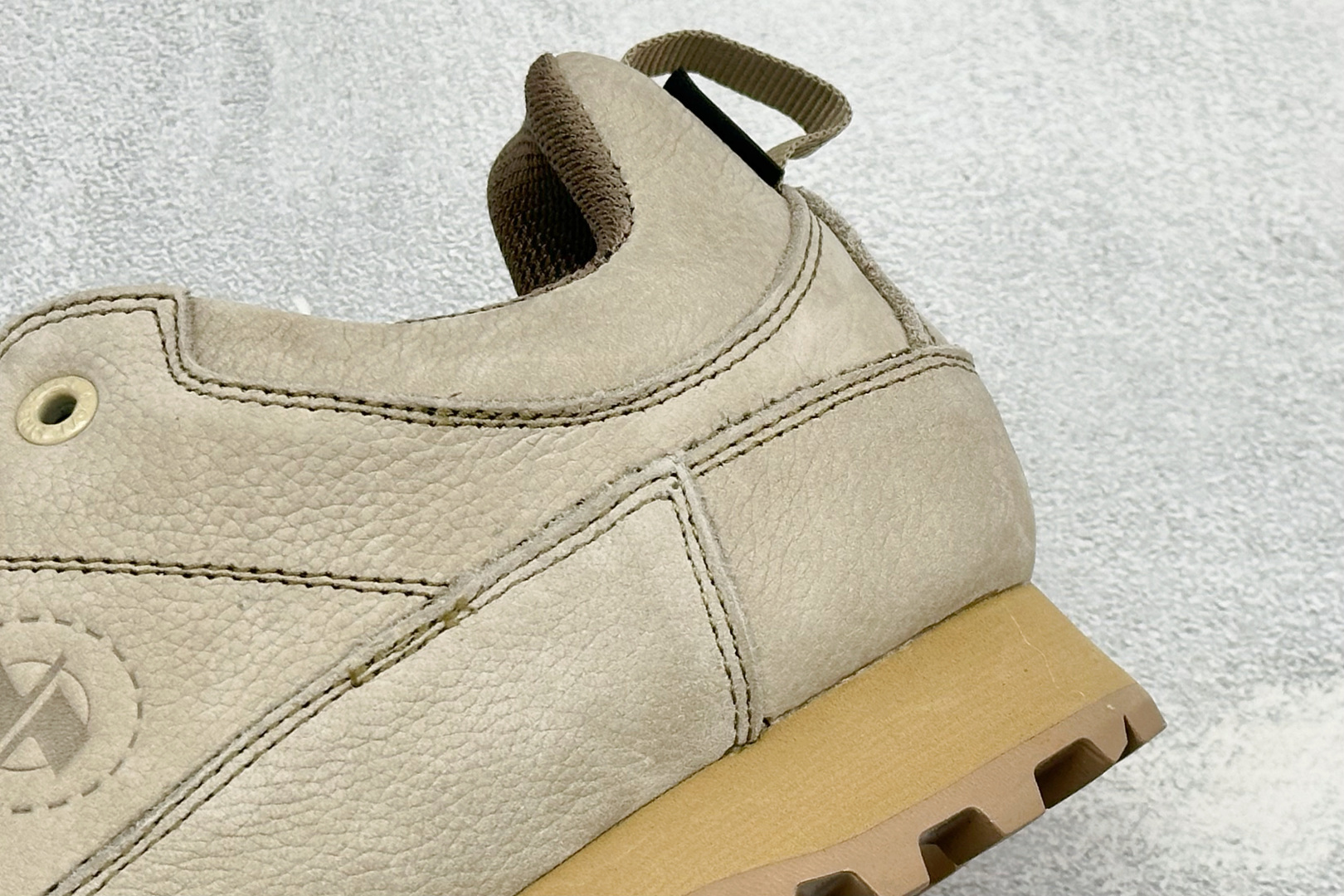 CRISPI Monaco 摩纳哥 GTX 登山 耐磨防水 户外功能鞋 CRISPI是一款登山鞋品牌，公司依靠的是对于制