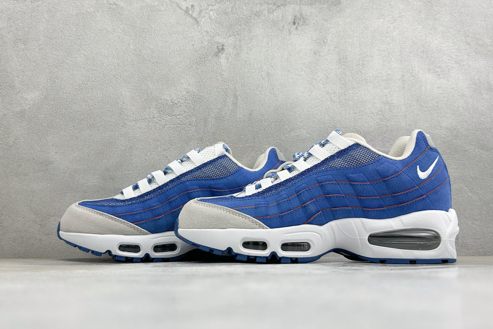 GS版NIKE AIR MAX 95 TT 气垫复古百搭休闲运动跑鞋 这双鞋采用前脚掌开窗式气垫 这种设计在当时是前所未