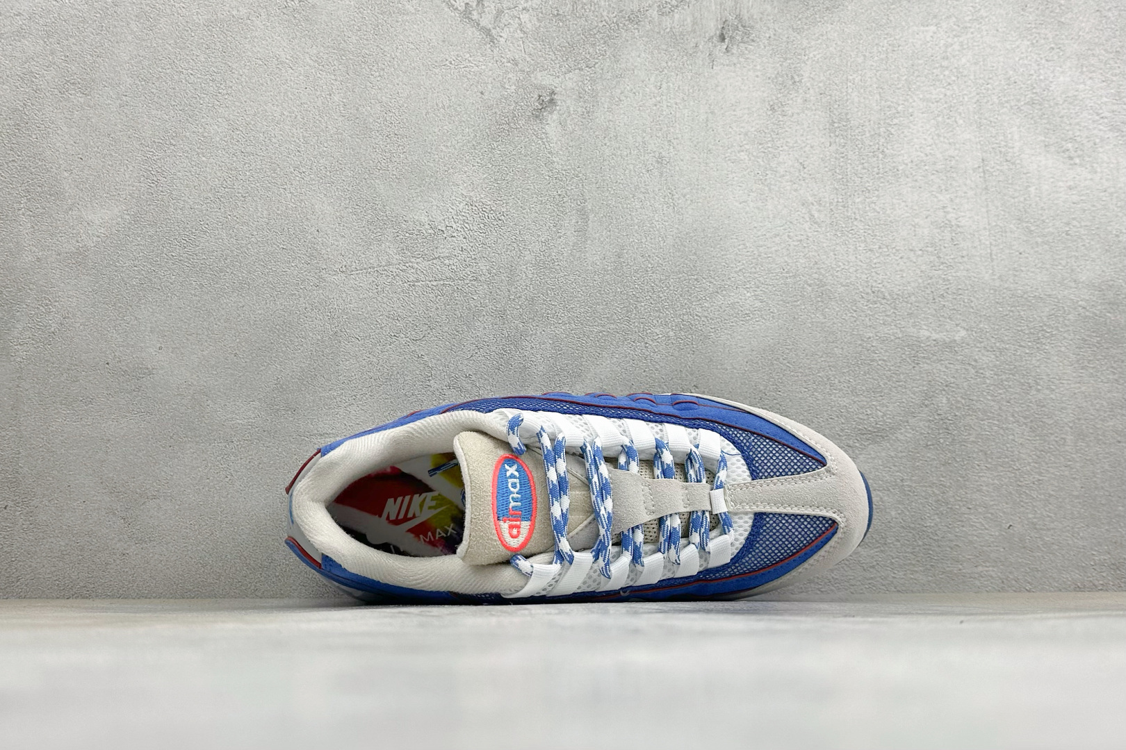 GS版NIKE AIR MAX 95 TT 气垫复古百搭休闲运动跑鞋 这双鞋采用前脚掌开窗式气垫 这种设计在当时是前所未