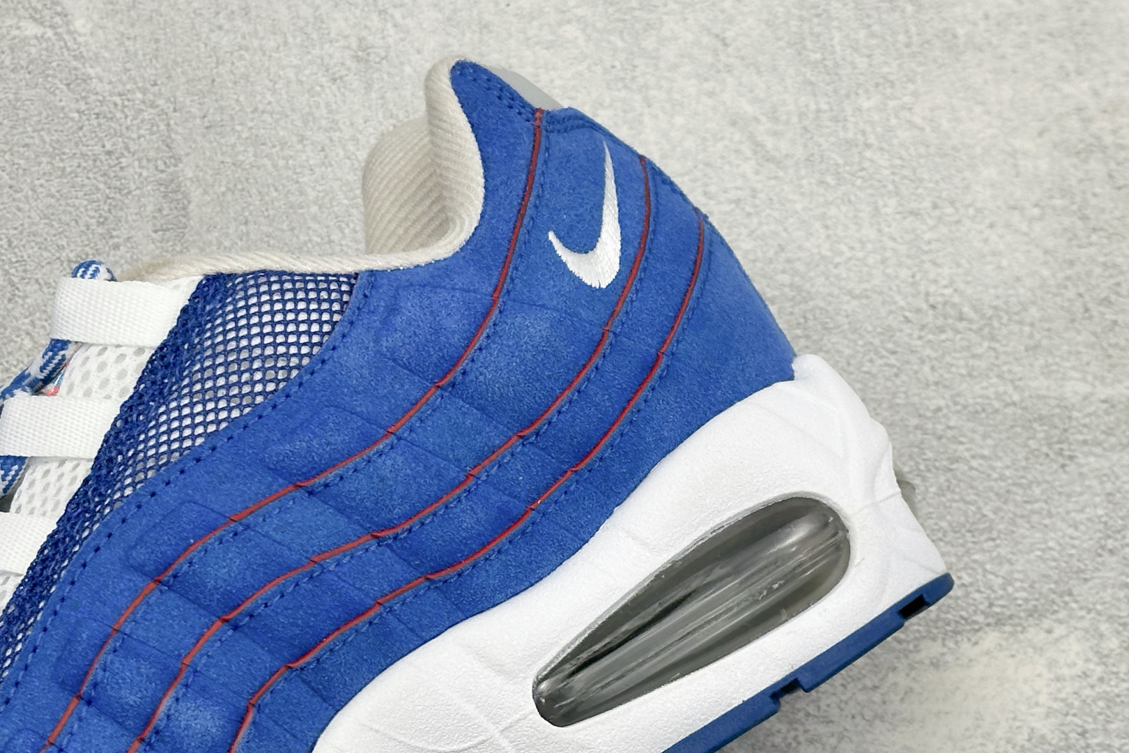 GS版NIKE AIR MAX 95 TT 气垫复古百搭休闲运动跑鞋 这双鞋采用前脚掌开窗式气垫 这种设计在当时是前所未