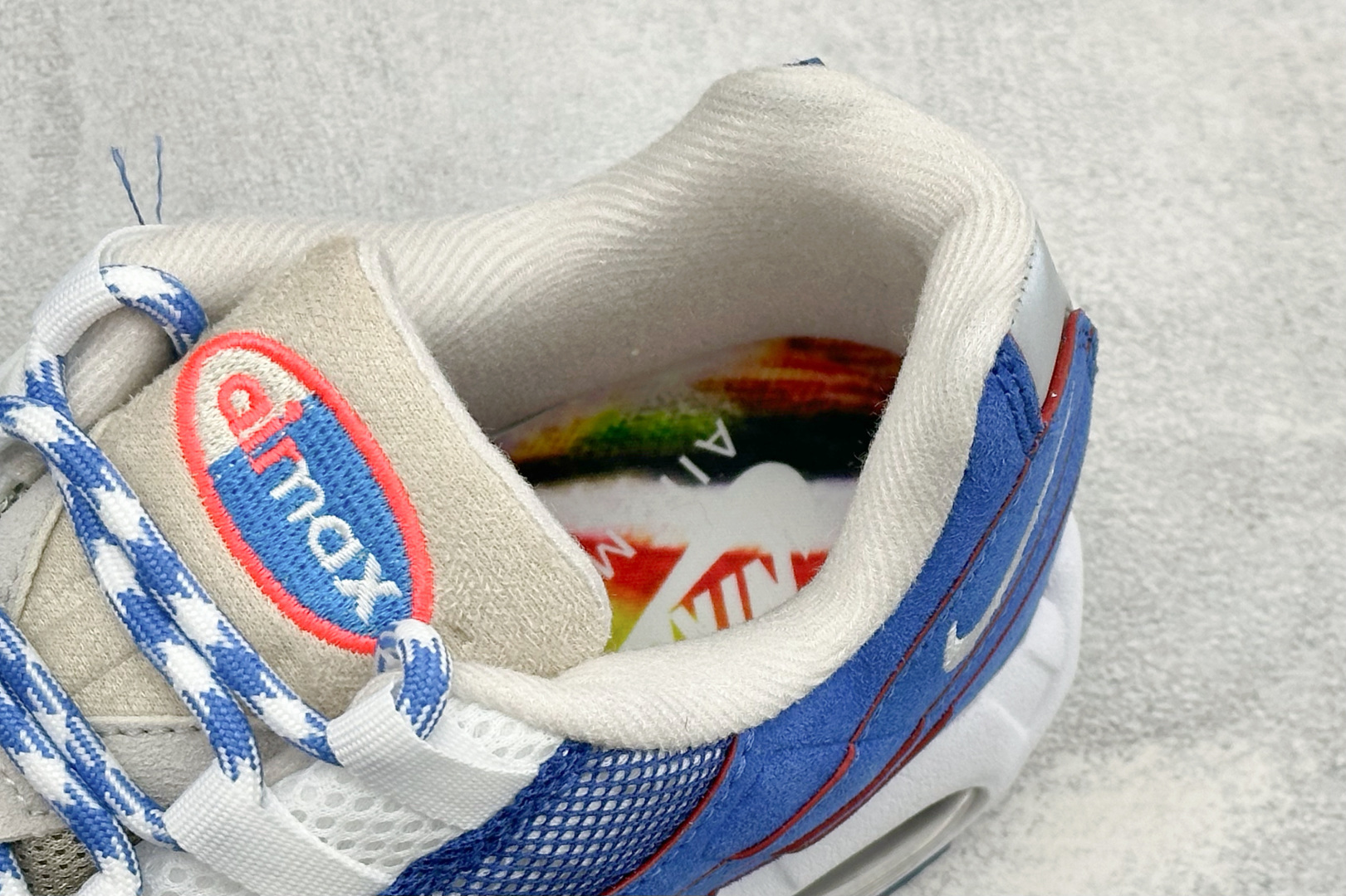 GS版NIKE AIR MAX 95 TT 气垫复古百搭休闲运动跑鞋 这双鞋采用前脚掌开窗式气垫 这种设计在当时是前所未