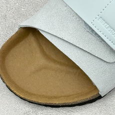 TG版博肯 Birkenstock Boston Suede 系列平底复古软木底休闲拖鞋 鞋头黑色牛皮包头设计,加尼龙布 TG版博肯 Birkenstock Boston Suede 系列平底复古软木底休闲拖鞋 鞋头黑色牛皮包头设计,加尼龙布