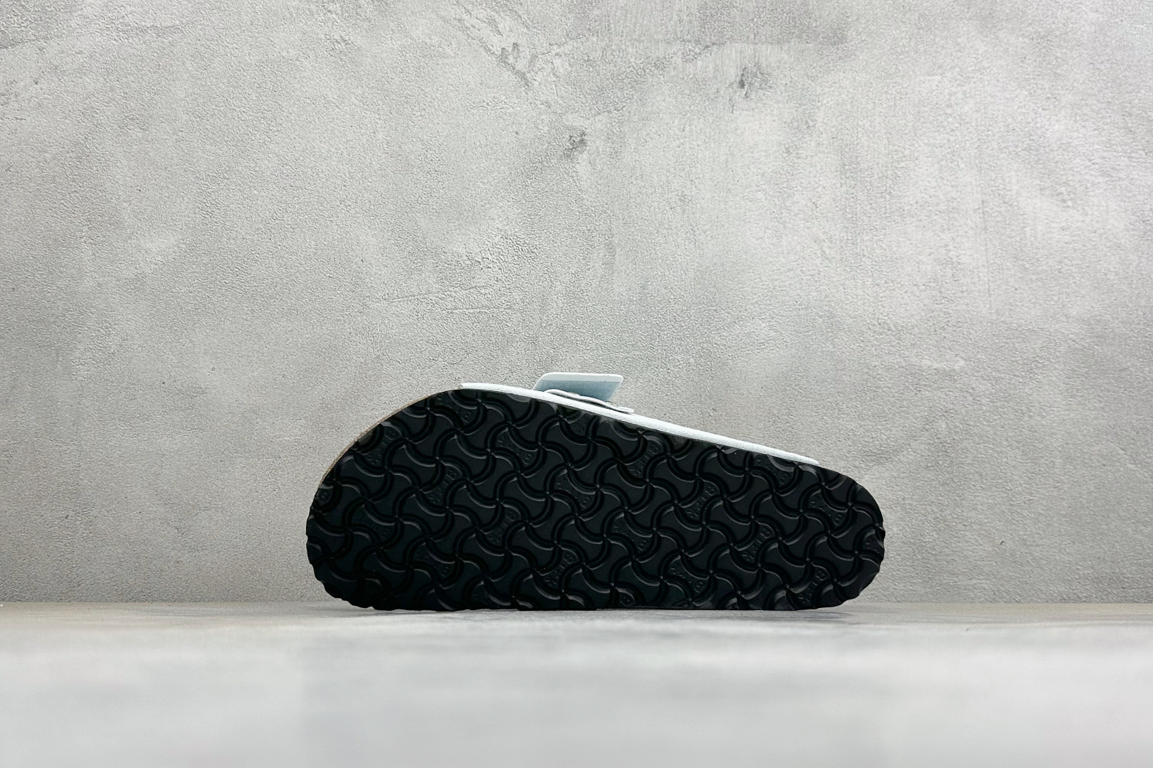 TG版博肯 Birkenstock Boston Suede 系列平底复古软木底休闲拖鞋 鞋头黑色牛皮包头设计,加尼龙布 TG版博肯 Birkenstock Boston Suede 系列平底复古软木底休闲拖鞋 鞋头黑色牛皮包头设计,加尼龙布