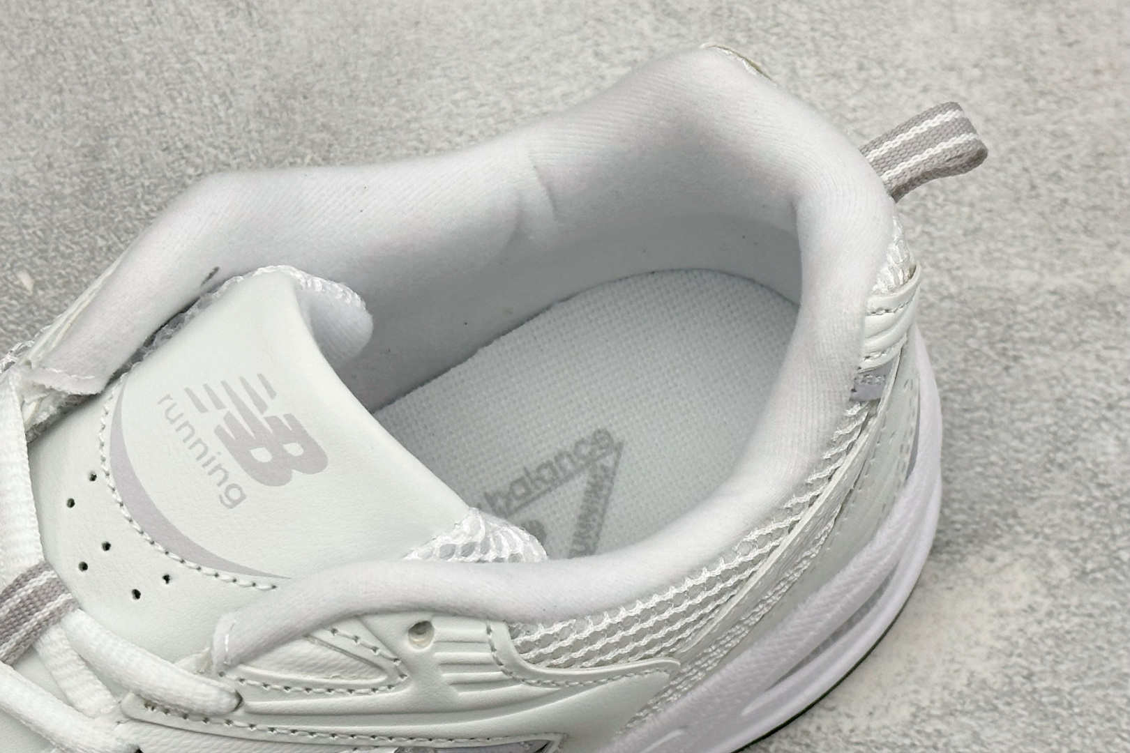TG福利 New Balance NB530 新百伦复古透气跑步鞋 以皮革为主的人气轮廓 以极具复古风范的跑鞋外观呈现 
