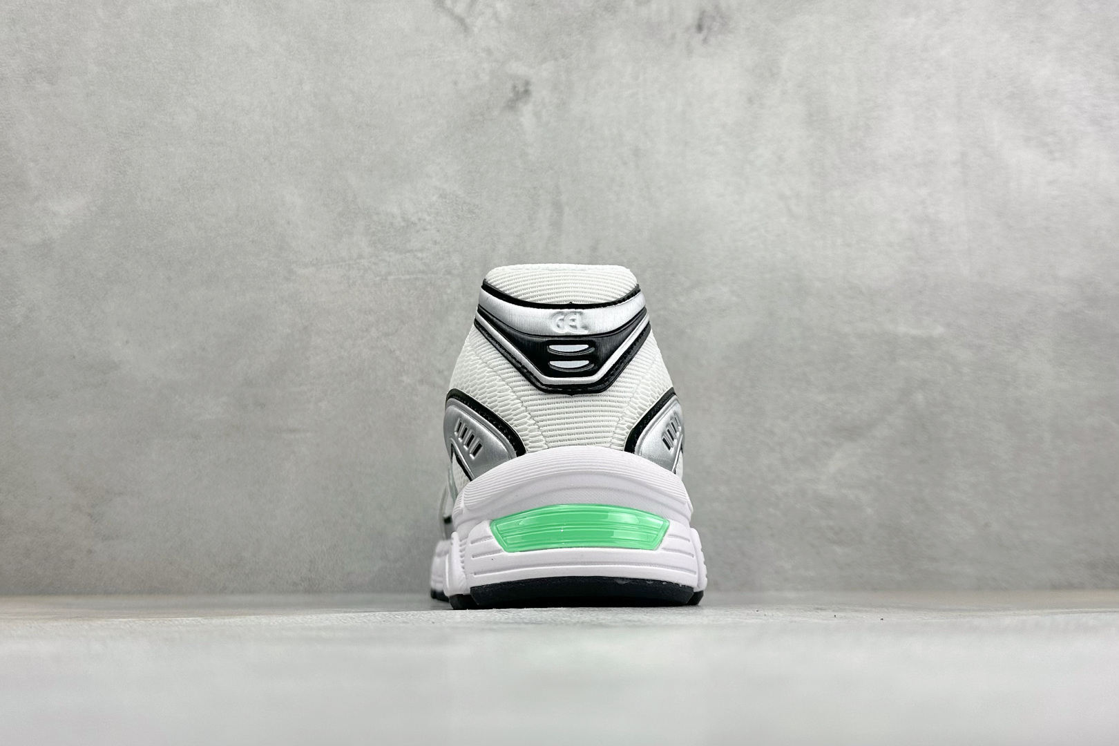 XM版Asics Gel-Stratus Mc系列 亚瑟士 低帮轻量缓震休闲运动跑步鞋 货号: 1203B049-100