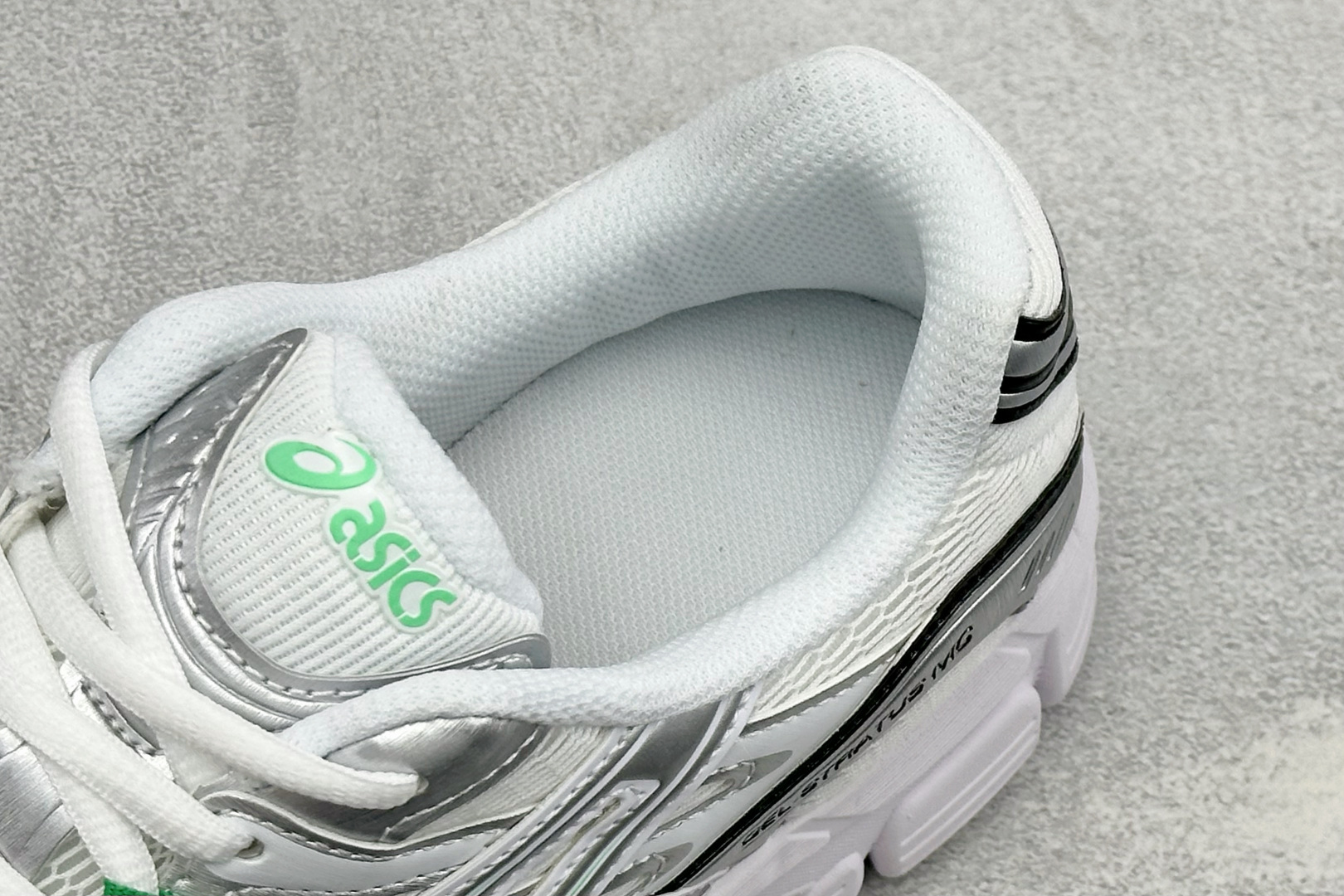 XM版Asics Gel-Stratus Mc系列 亚瑟士 低帮轻量缓震休闲运动跑步鞋 货号: 1203B049-100
