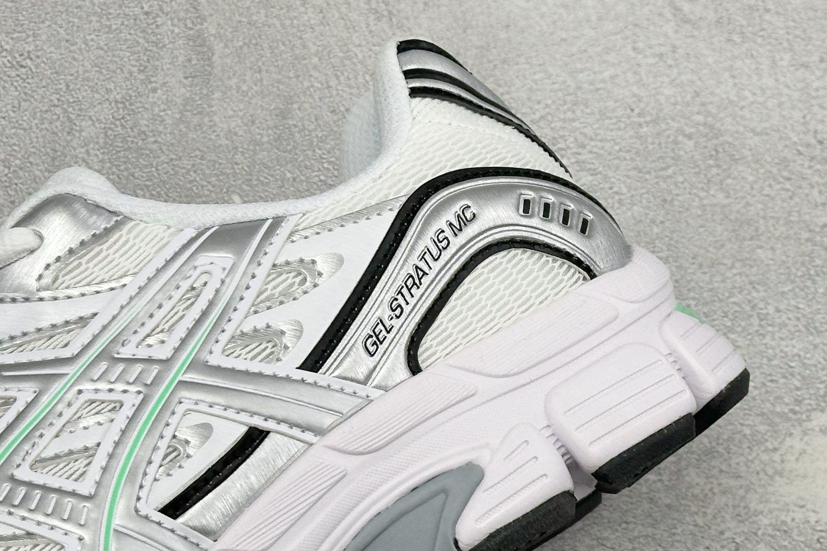 XM版Asics Gel-Stratus Mc系列 亚瑟士 低帮轻量缓震休闲运动跑步鞋 货号: 1203B049-100