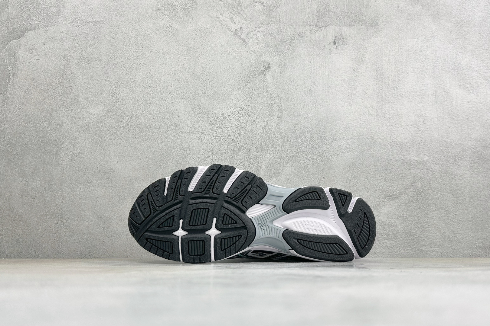 XM版Asics Gel-Stratus Mc系列 亚瑟士 低帮轻量缓震休闲运动跑步鞋 货号: 1203B049-100