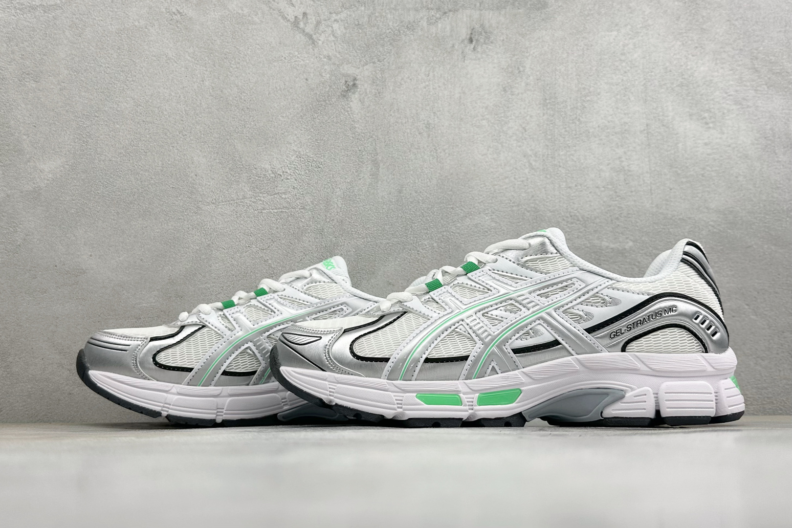 XM版Asics Gel-Stratus Mc系列 亚瑟士 低帮轻量缓震休闲运动跑步鞋 货号: 1203B049-100