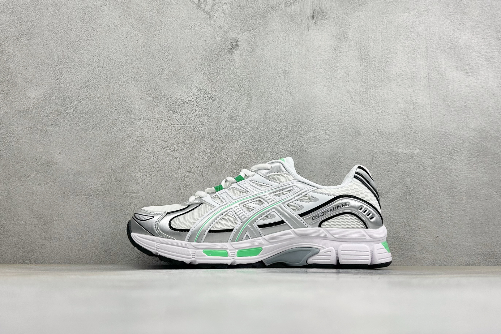 XM版Asics Gel-Stratus Mc系列 亚瑟士 低帮轻量缓震休闲运动跑步鞋 货号: 1203B049-100