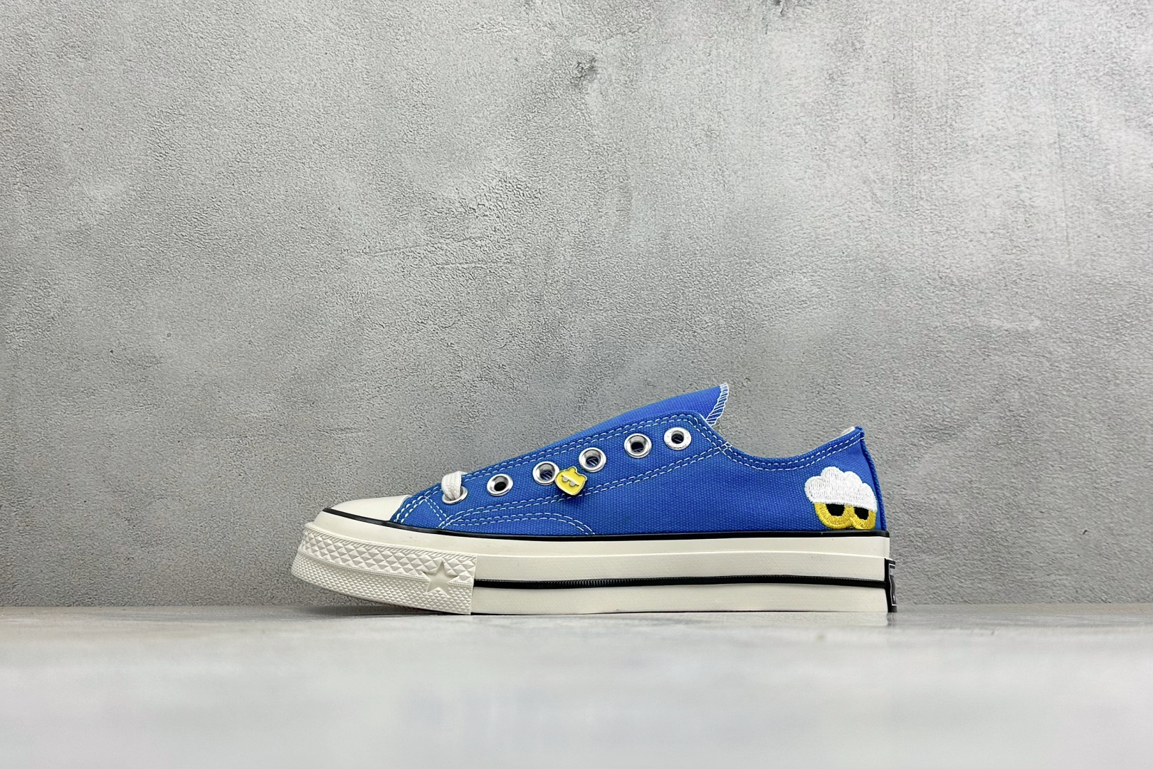 Converse Chuck 70 匡威奇趣联名低帮帆布鞋 货号：A24290C 尺码：35 36 36.5 37 37
