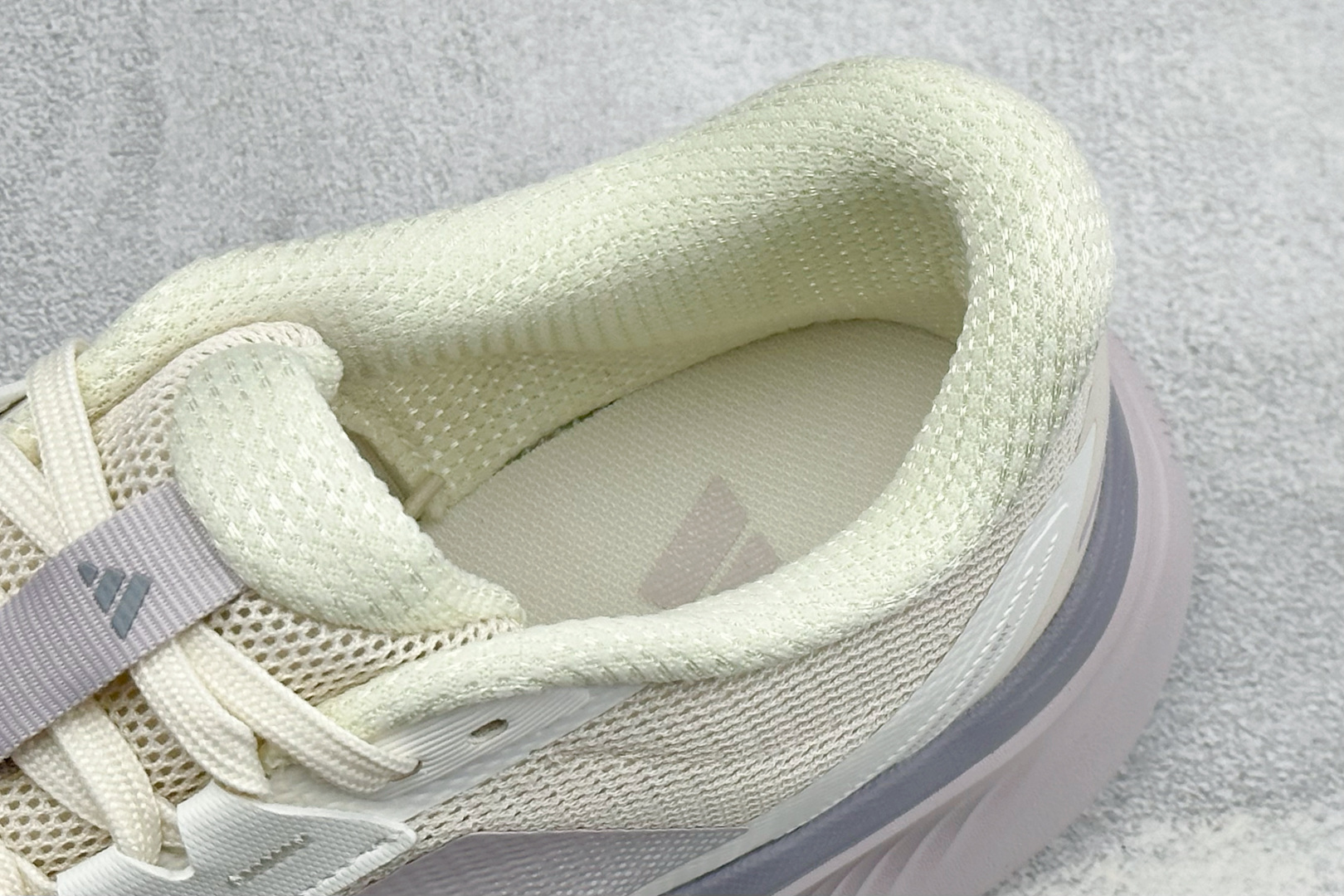 Adidas Dreamcushion 阿迪透气缓震休闲运动鞋 货号:KI5119 尺码:36 36.5 37 38 3 Adidas Dreamcushion 阿迪透气缓震休闲运动鞋 货号:KI5119 尺码:36 36.5 37 38 3
