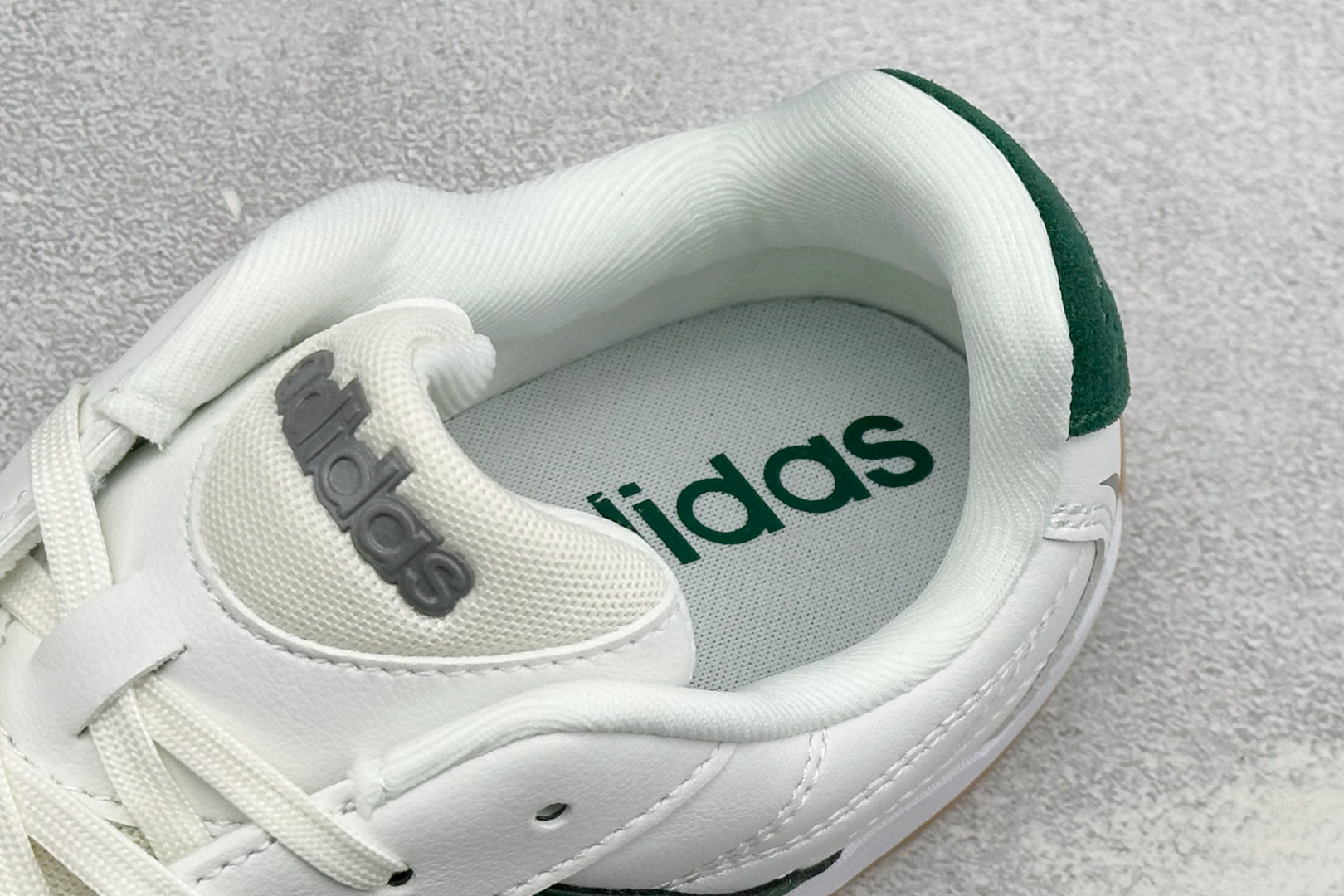 BF版Adidas Originals Adiracer 2026 潮流运动防滑耐磨 阿迪达斯 低帮休闲跑步鞋 货号: BF版Adidas Originals Adiracer 2026 潮流运动防滑耐磨 阿迪达斯 低帮休闲跑步鞋 货号: