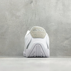 AD Adipista Trainers 舒适耐磨低帮休闲鞋 取材赛车服绗缝车线,鞋身流畅低趴,标志性三道杠,后跟环绕橡 AD Adipista Trainers 舒适耐磨低帮休闲鞋 取材赛车服绗缝车线,鞋身流畅低趴,标志性三道杠,后跟环绕橡