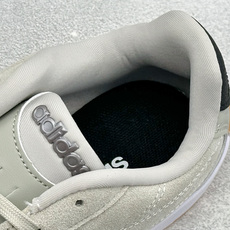 AD Adipista Trainers 舒适耐磨低帮休闲鞋 取材赛车服绗缝车线,鞋身流畅低趴,标志性三道杠,后跟环绕橡 AD Adipista Trainers 舒适耐磨低帮休闲鞋 取材赛车服绗缝车线,鞋身流畅低趴,标志性三道杠,后跟环绕橡