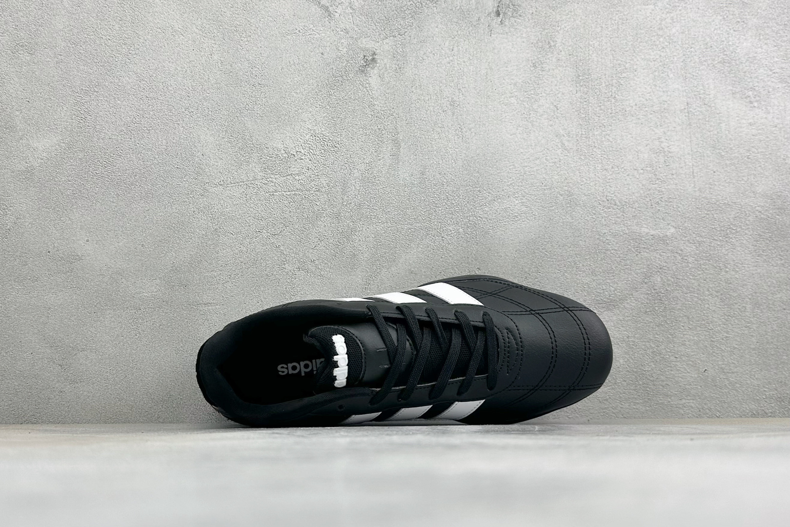 AD Adipista Trainers 舒适耐磨低帮休闲鞋 取材赛车服绗缝车线,鞋身流畅低趴,标志性三道杠,后跟环绕橡 AD Adipista Trainers 舒适耐磨低帮休闲鞋 取材赛车服绗缝车线,鞋身流畅低趴,标志性三道杠,后跟环绕橡