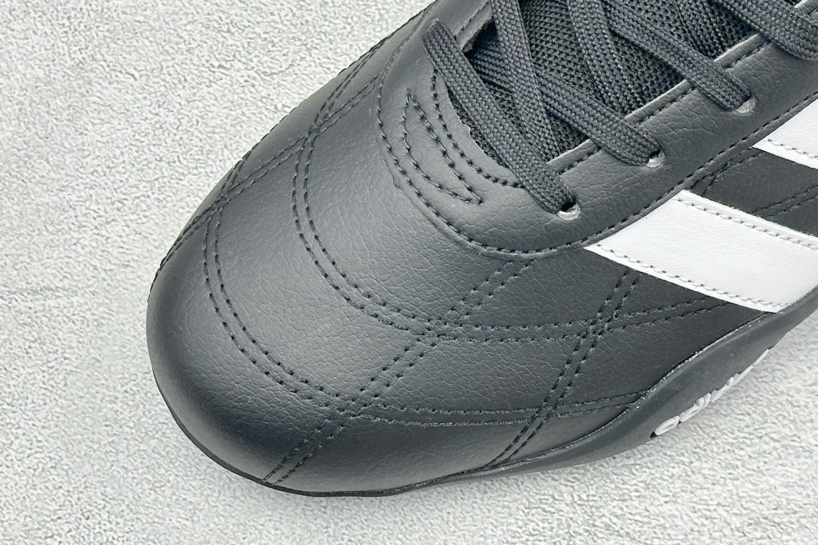AD Adipista Trainers 舒适耐磨低帮休闲鞋 取材赛车服绗缝车线,鞋身流畅低趴,标志性三道杠,后跟环绕橡 AD Adipista Trainers 舒适耐磨低帮休闲鞋 取材赛车服绗缝车线,鞋身流畅低趴,标志性三道杠,后跟环绕橡