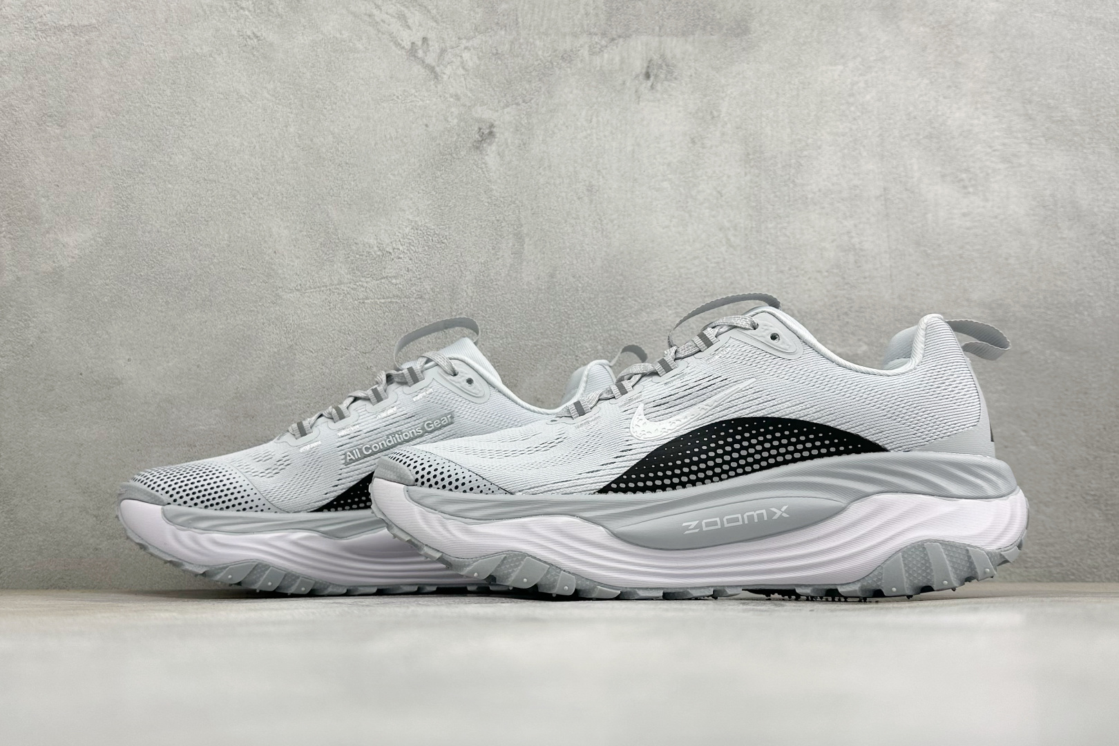 XM版NIKE ACG VOMERO TRAIL 防滑耐磨运动跑步鞋 兼顾迅疾外观和稳固脚感 后跟覆面和中足动态支撑巧妙