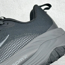 XM版NIKE ACG VOMERO TRAIL 防滑耐磨运动跑步鞋 兼顾迅疾外观和稳固脚感 后跟覆面和中足动态支撑巧妙 XM版NIKE ACG VOMERO TRAIL 防滑耐磨运动跑步鞋 兼顾迅疾外观和稳固脚感 后跟覆面和中足动态支撑巧妙
