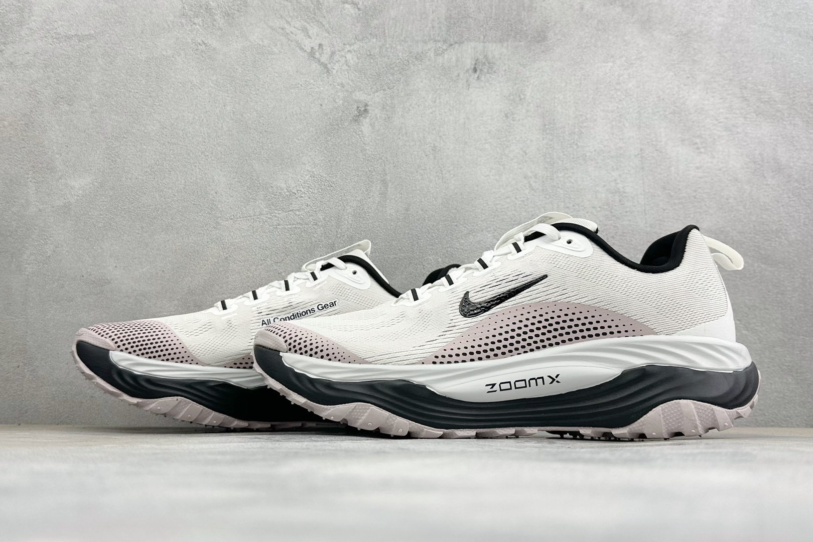 XM版NIKE ACG VOMERO TRAIL 防滑耐磨运动跑步鞋 兼顾迅疾外观和稳固脚感 后跟覆面和中足动态支撑巧妙