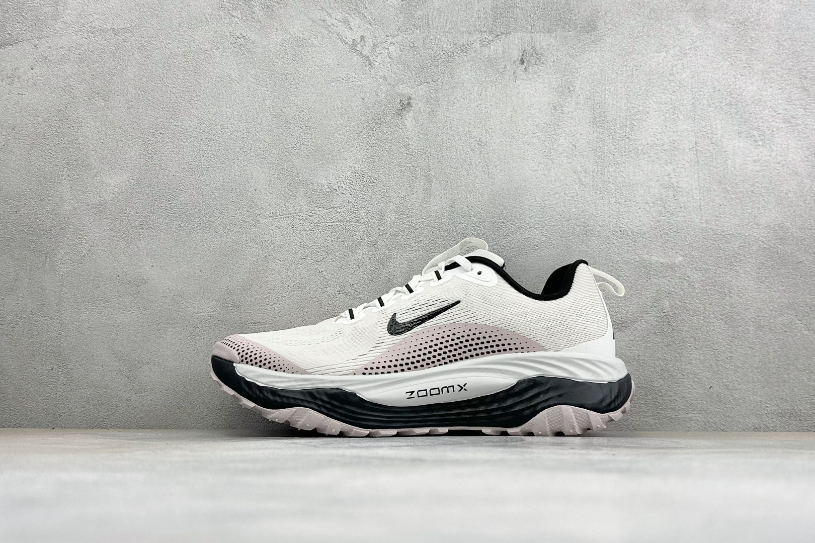XM版NIKE ACG VOMERO TRAIL 防滑耐磨运动跑步鞋 兼顾迅疾外观和稳固脚感 后跟覆面和中足动态支撑巧妙