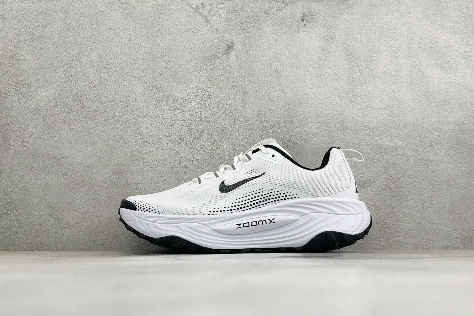 XM版NIKE ACG VOMERO TRAIL 防滑耐磨运动跑步鞋 兼顾迅疾外观和稳固脚感 后跟覆面和中足动态支撑巧妙