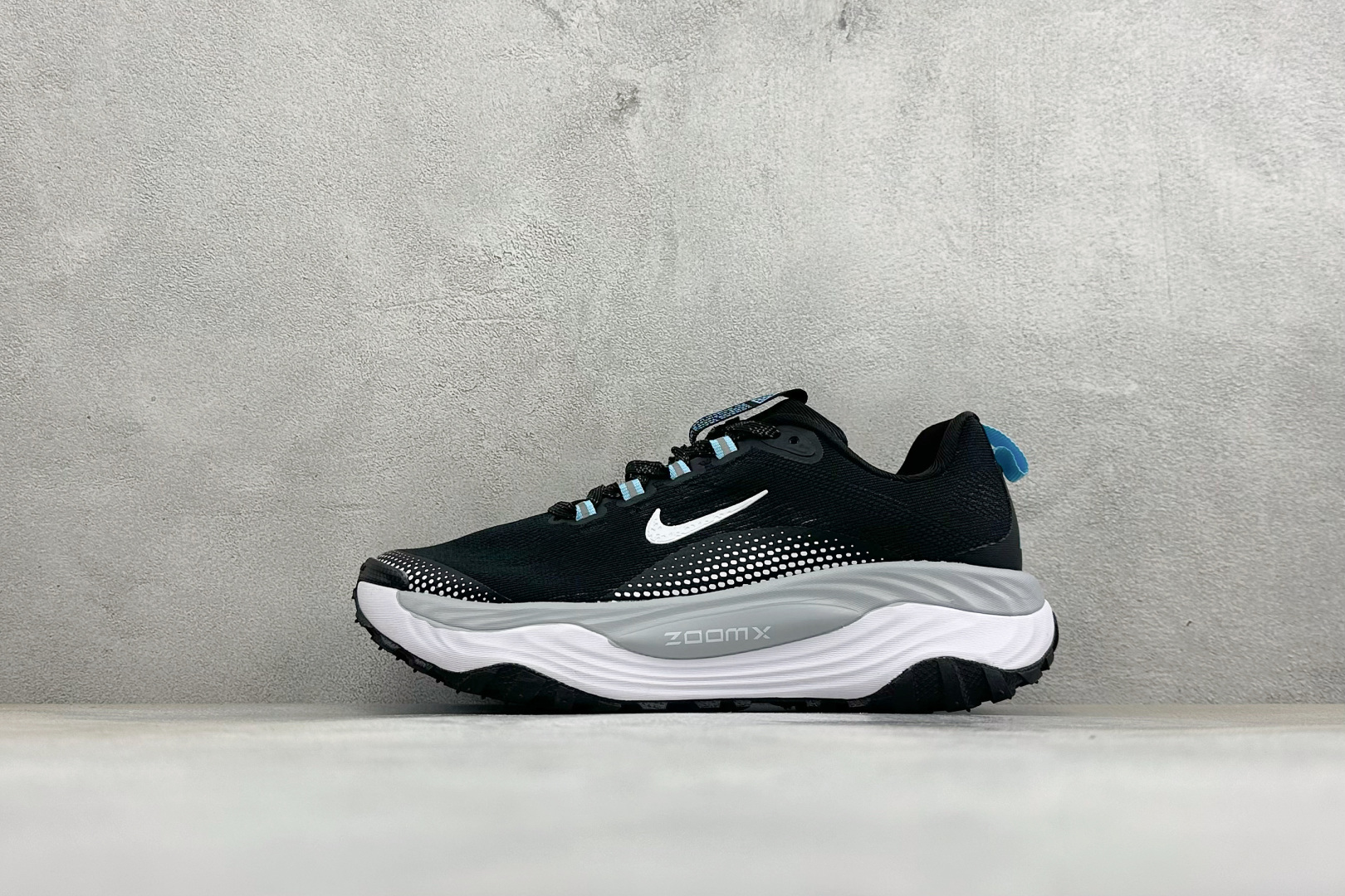 XM版NIKE ACG VOMERO TRAIL 防滑耐磨运动跑步鞋 兼顾迅疾外观和稳固脚感 后跟覆面和中足动态支撑巧妙
