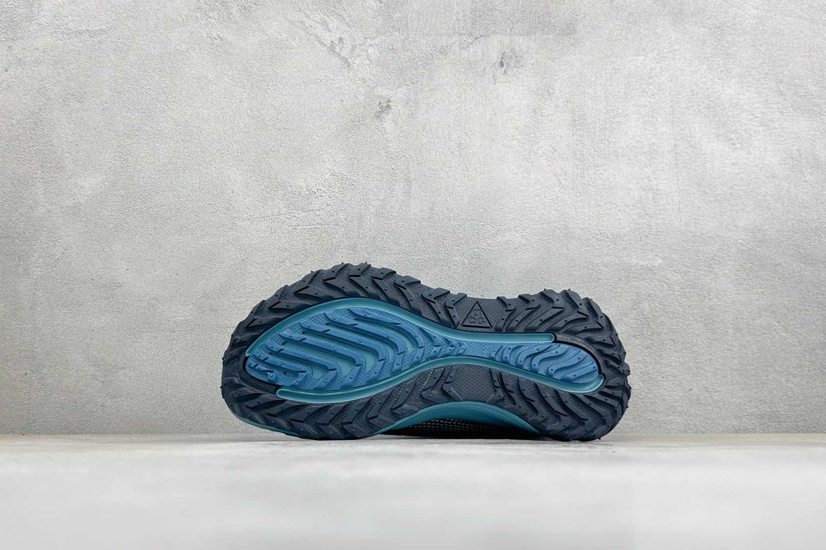 XM版NIKE ACG VOMERO TRAIL 防滑耐磨运动跑步鞋 兼顾迅疾外观和稳固脚感 后跟覆面和中足动态支撑巧妙