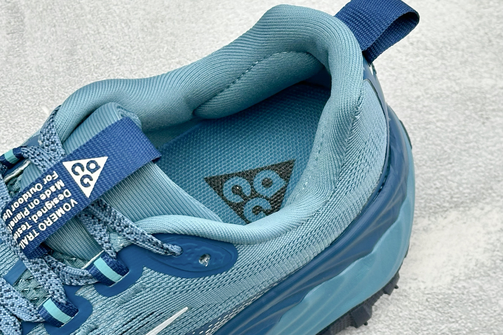 XM版NIKE ACG VOMERO TRAIL 防滑耐磨运动跑步鞋 兼顾迅疾外观和稳固脚感 后跟覆面和中足动态支撑巧妙