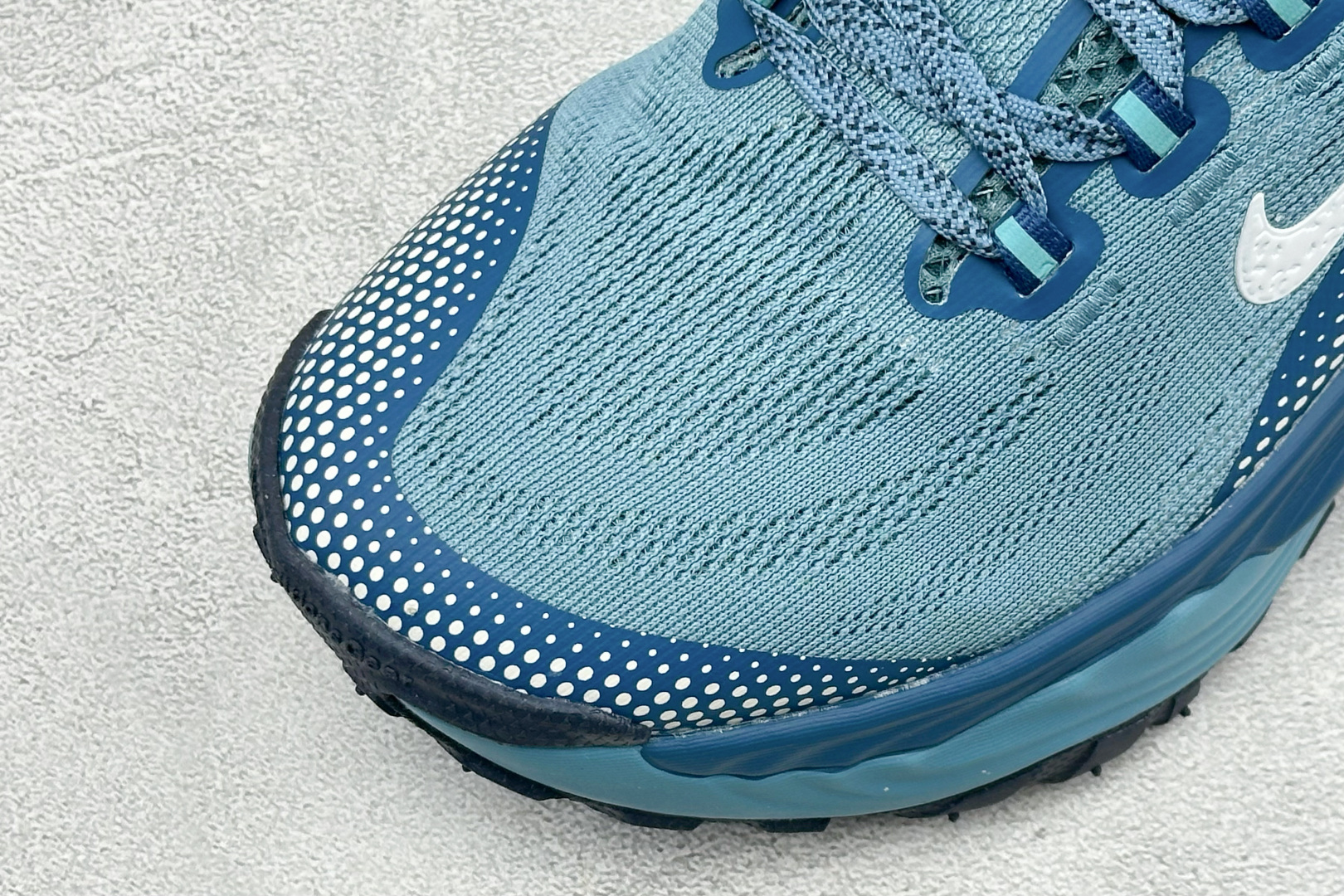 XM版NIKE ACG VOMERO TRAIL 防滑耐磨运动跑步鞋 兼顾迅疾外观和稳固脚感 后跟覆面和中足动态支撑巧妙