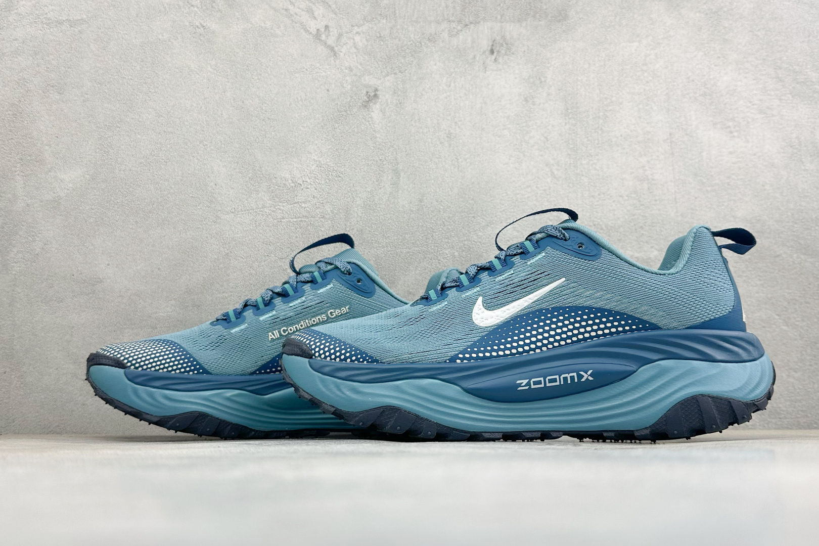 XM版NIKE ACG VOMERO TRAIL 防滑耐磨运动跑步鞋 兼顾迅疾外观和稳固脚感 后跟覆面和中足动态支撑巧妙