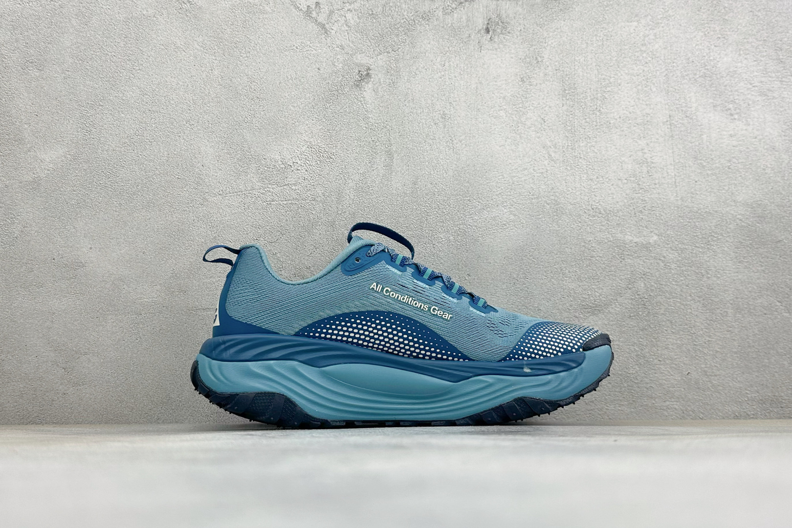 XM版NIKE ACG VOMERO TRAIL 防滑耐磨运动跑步鞋 兼顾迅疾外观和稳固脚感 后跟覆面和中足动态支撑巧妙
